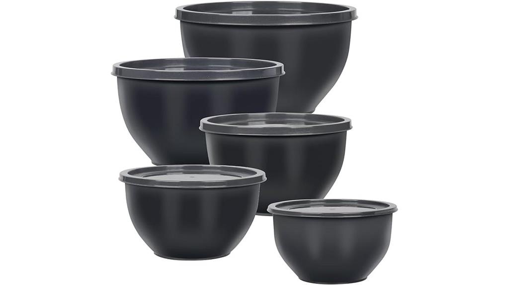 plastic bowls with lids