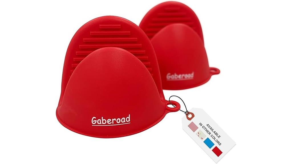 red thick silicone mitts